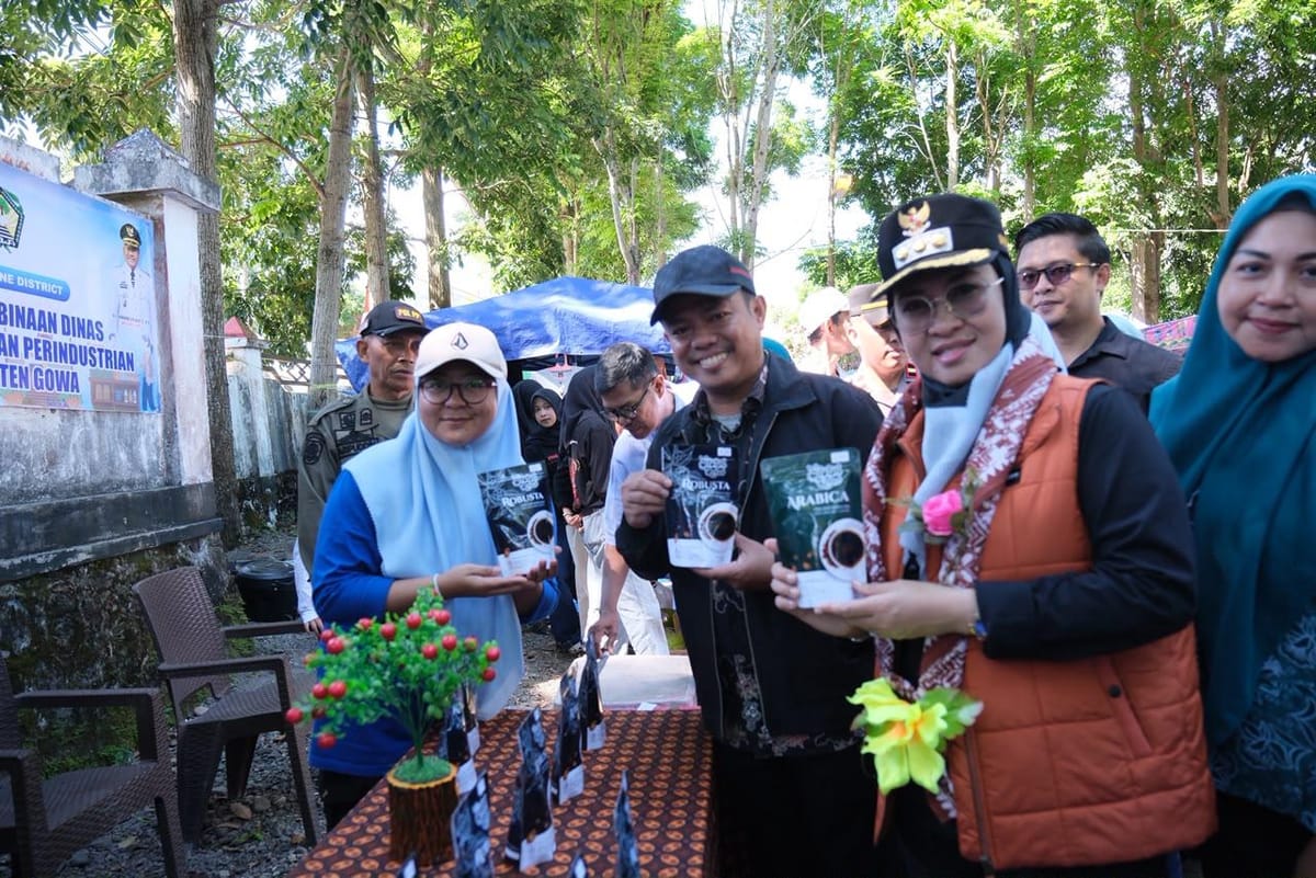 Setahun ODOD, Bupati Gowa Tinjau Infrastruktur dan Serahkan Bedah Rumah di Parigi