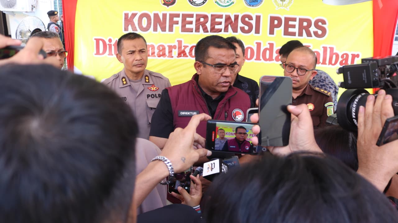 Polda Kalbar Sita Hampir 10 Kg Sabu, 32 Tersangka Dibekuk dalam Dua Bulan