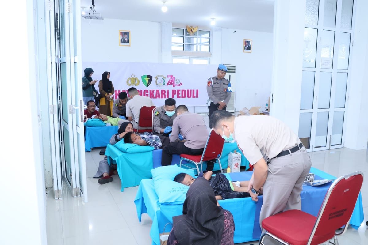 Hari Kedua Sunat Massal Gratis Polda Kalbar Diserbu Warga, Puluhan Anak Ikut Khitan Modern