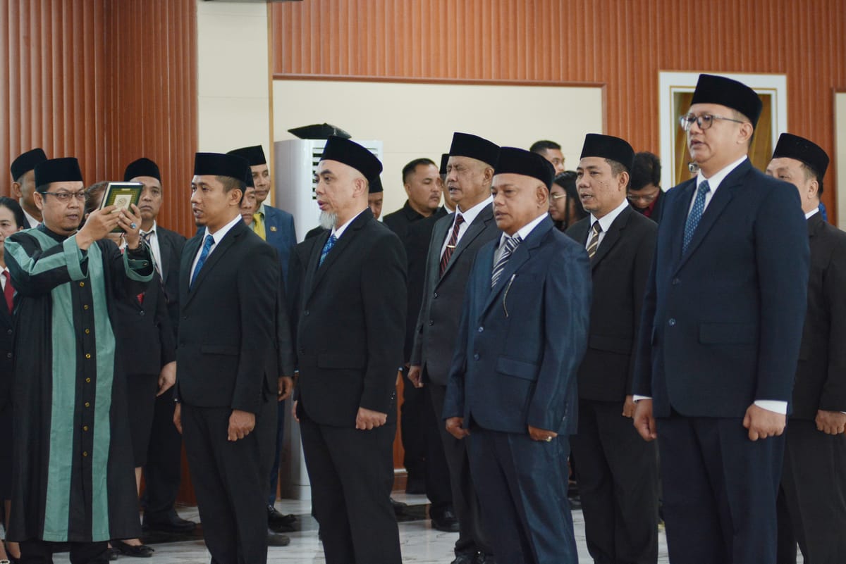 Lantik 12 Pejabat Eselon II, Tekankan ASN Harus Jadi Pelayan Masyarakat