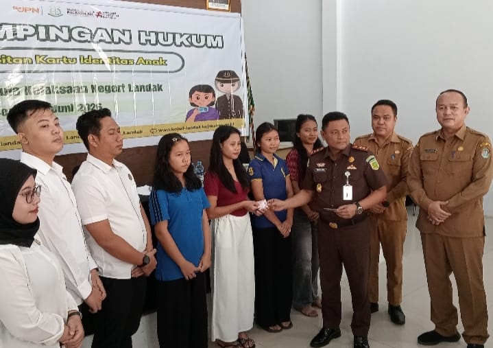 Anak Yatim Piatu di Landak Akhirnya Kantongi Identitas Resmi,KIA dari Kejari