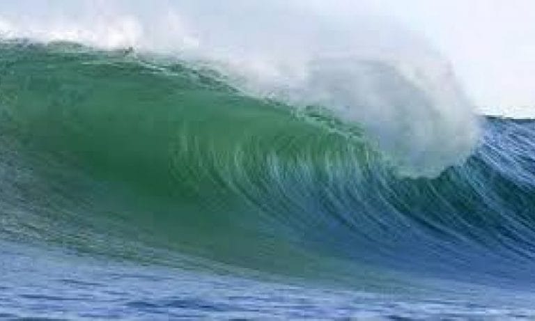 Tinggi Gelombang Capai 2,5 Meter, BMKG Ternate Keluarkan Peringatan Dini untuk Perairan Maluku Utara