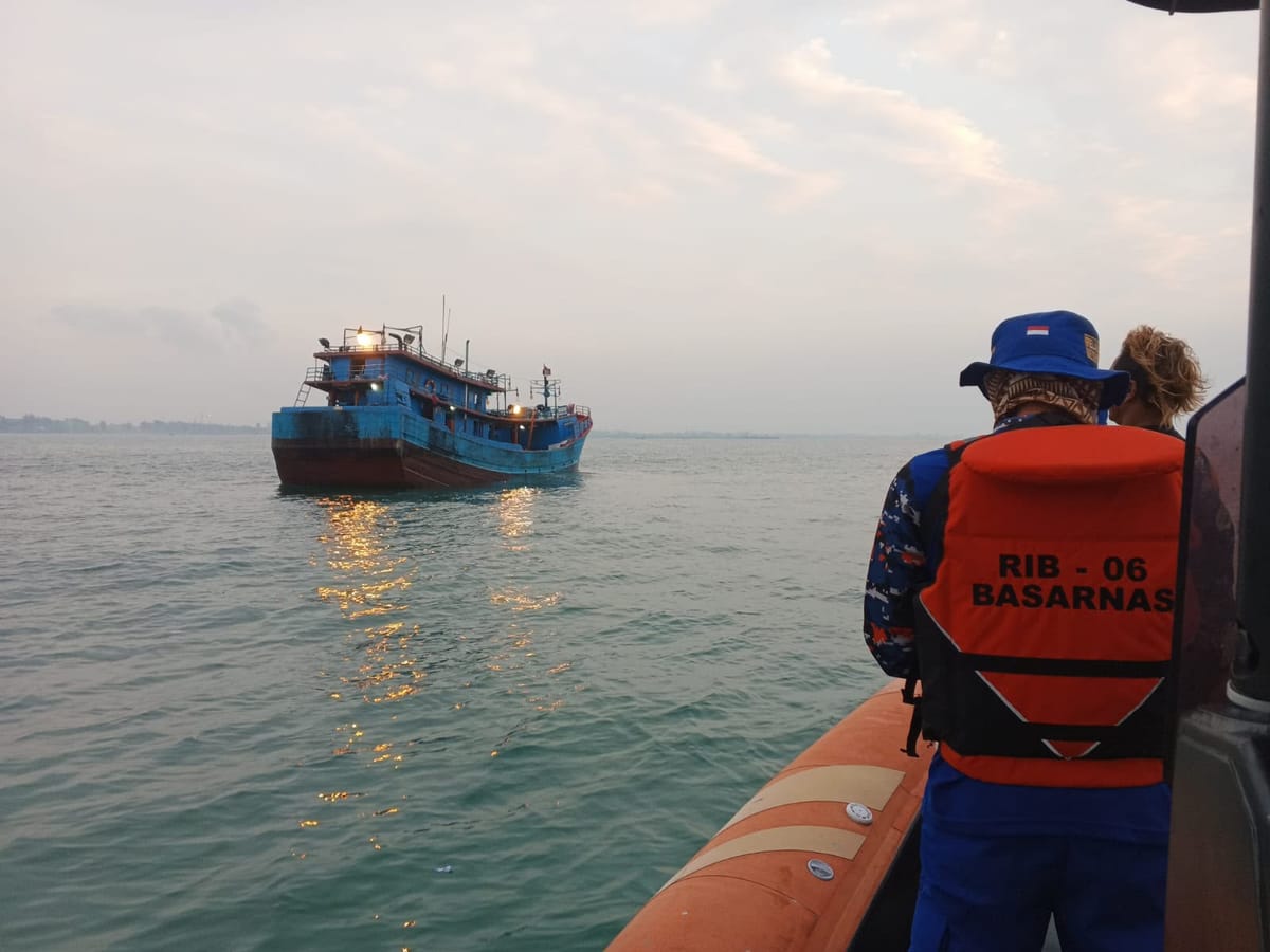 Basarnas Cilacap Evakuasi Jenazah Nahkoda Kapal Mina Karunia Abadi di Perairan Karangbolong