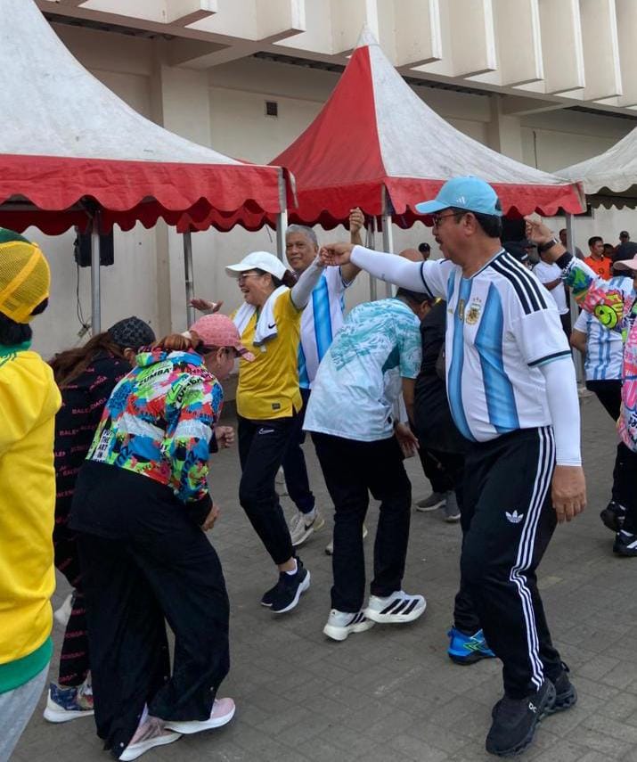 Hendrik Lewerissa Ikut Senam Sehat Bersama dan Sapa Pedagang di Lokasi Pasar Mardika Ambon