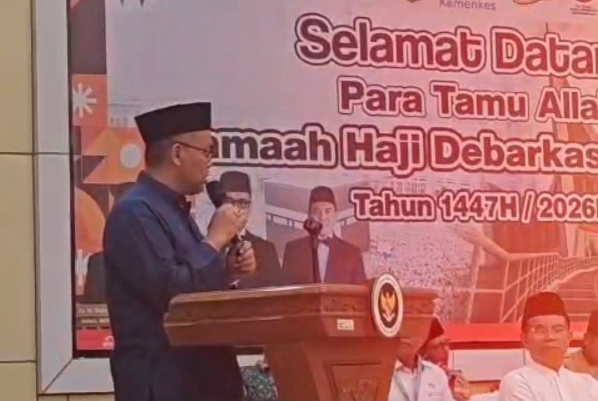 Sekdaprov Sumbar Sambut Kepulangan Kloter 1 Jemaah Haji Debarkasi Padang, 390 Jemaah Tiba dengan Selamat