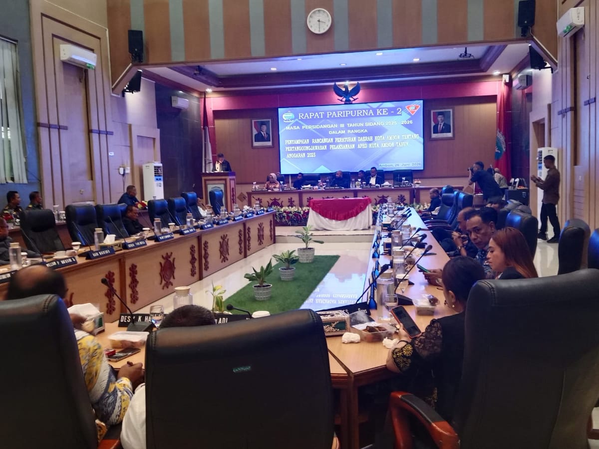 Wali Kota Ambon Sampaikan Ranperda Pertanggung jawaban APBD 2025 ke DPRD