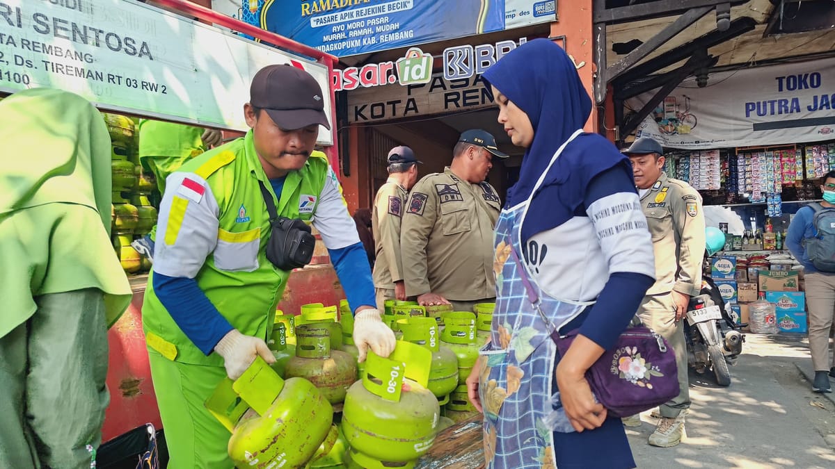 Menjaga Ketersediaan LPG 3 Kg, Pemkab Rembang Gelar Operasi Pasar
