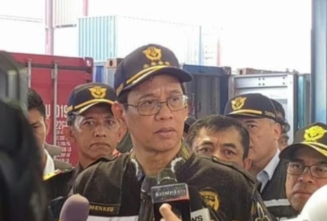 Purbaya Tegaskan Ada Importir Nakal Menumpuk Barangnya  Dipelabuhan
