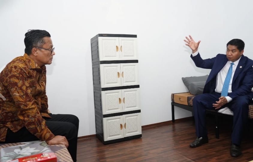 Menteri PKP Pastikan Penyelesaian Hunian Bantaran Rel Senen Harus Tepat Sasaran Relokasi Warga