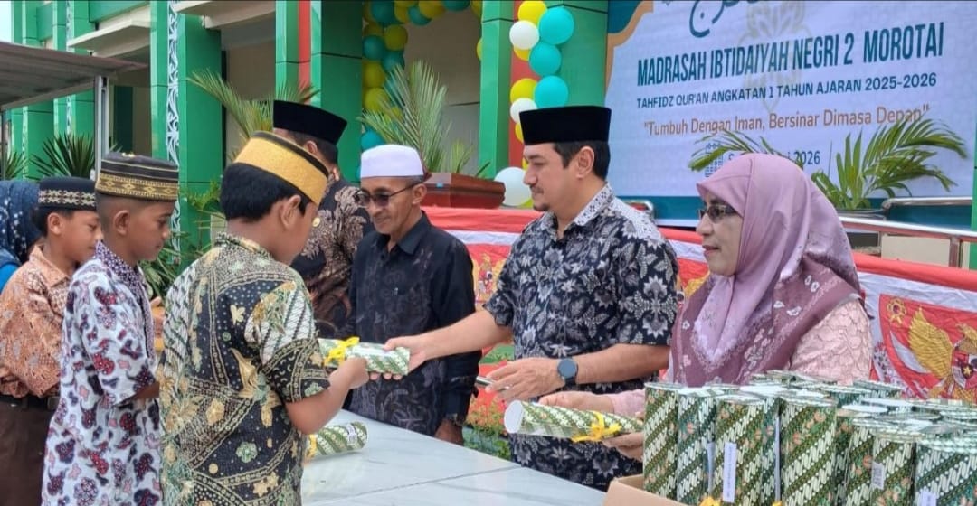 Apresiasi Kakan Kemenag Morotai Kepada Wisudawan MIN 2, Jadilah Generasi Qurani Yang Membawa Manfaat