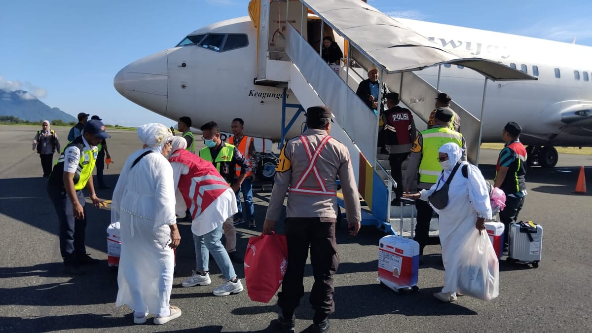 Jemaah Haji Kloter 13 Embarkasi Makassar Asal Maluku Utara Tiba di Ternate