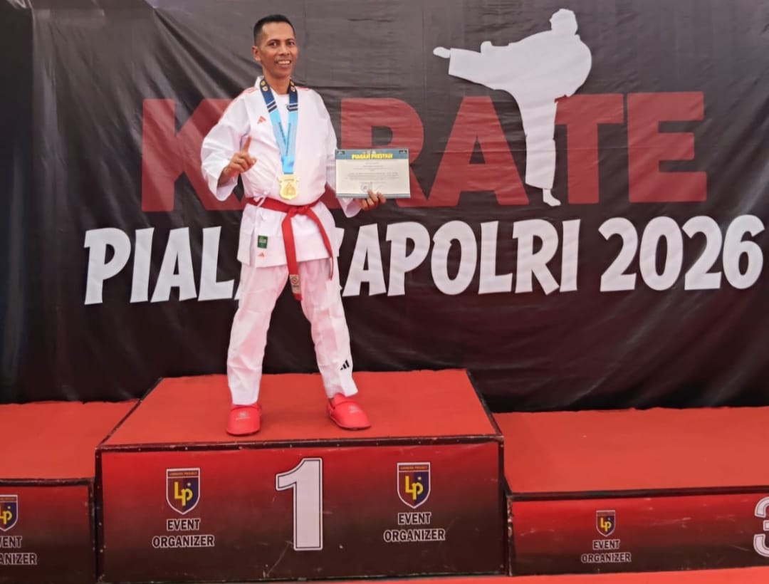 Karateka Maluku Utara Maks Manolang Persembahkan Medali Emas Kejuaraan Karate Piala Kapolri