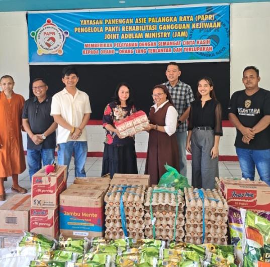 Waisak Momentum Berbagi, Umat Buddha Kalteng Salurkan Bantuan untuk Penghuni Panti ODGJ