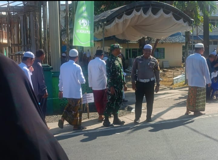Wujud Dukungan Kegiatan Keagamaan, Koramil 1002-08/LAU Amankan Haul KH. Mahfuz Amin