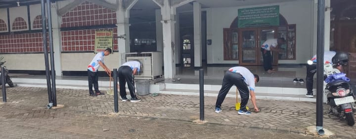 Polres Tabalong Gelar Bakti Sosial Kebersihan Masjid, Sambut Hari Bhayangkara ke 80
