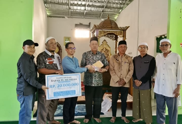Bantu Pembangunan Masjid Asy-Syifa Sungai Andai, Gubernur Muhidin Serahkan Rp20 Juta