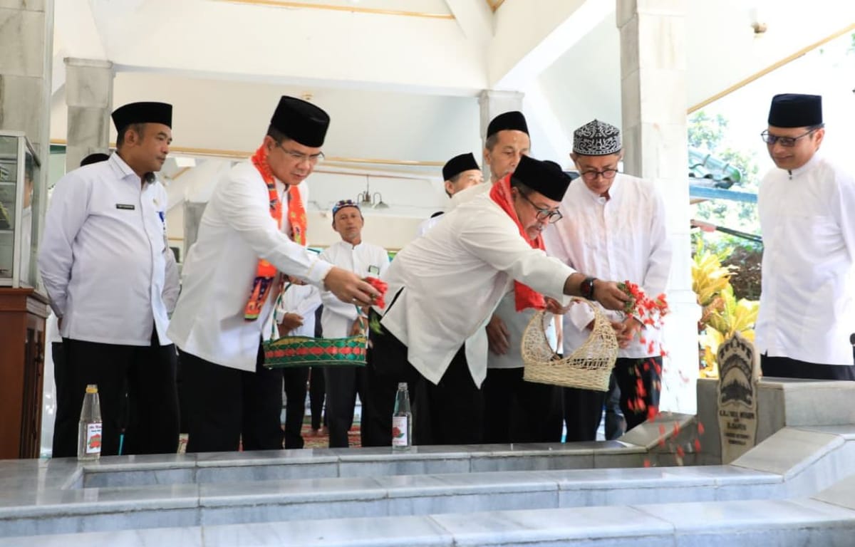 Ziarah ke Makam Guru Mughni, Wagub Rano Karno Dorong Pelestarian Sejarah Ulama Betawi untuk Generasi Muda