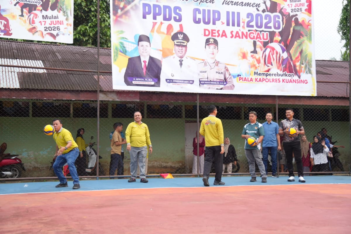 Bupati Kuansing Buka Secara Resmi Turnamen Bola Volly, Kapolres Dukung Sepenuhnya