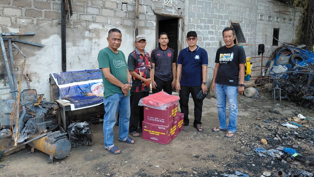 Pemkab Kuansing Salurkan Bantuan Sosial  Untuk Masyarakat Yang Tertimpa Musibah Kebakaran di Desa Sentajo Raya