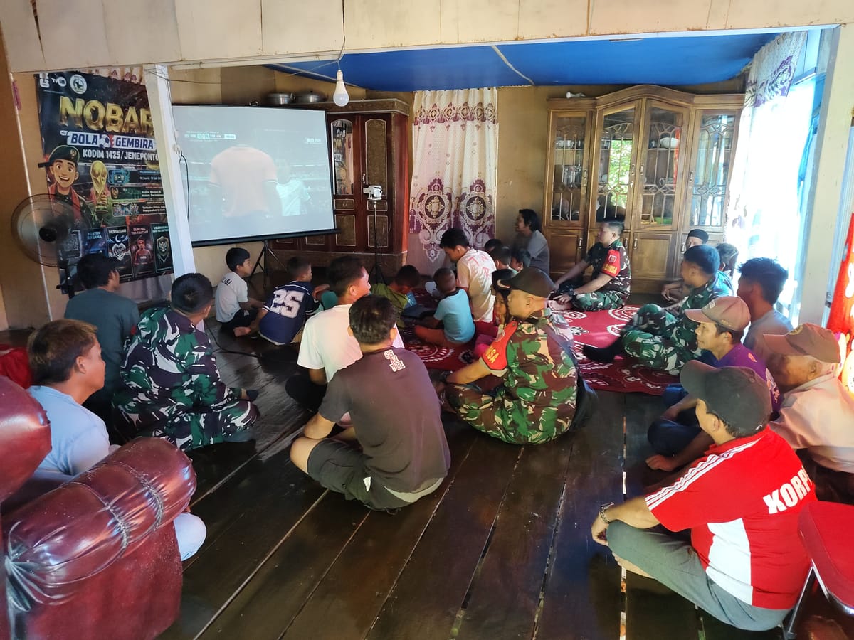 Kodim 1425 Jeneponto Jadikan Nobar Bola Piala Dunia Sebagai  Pemersatu TNI dan Rakyat