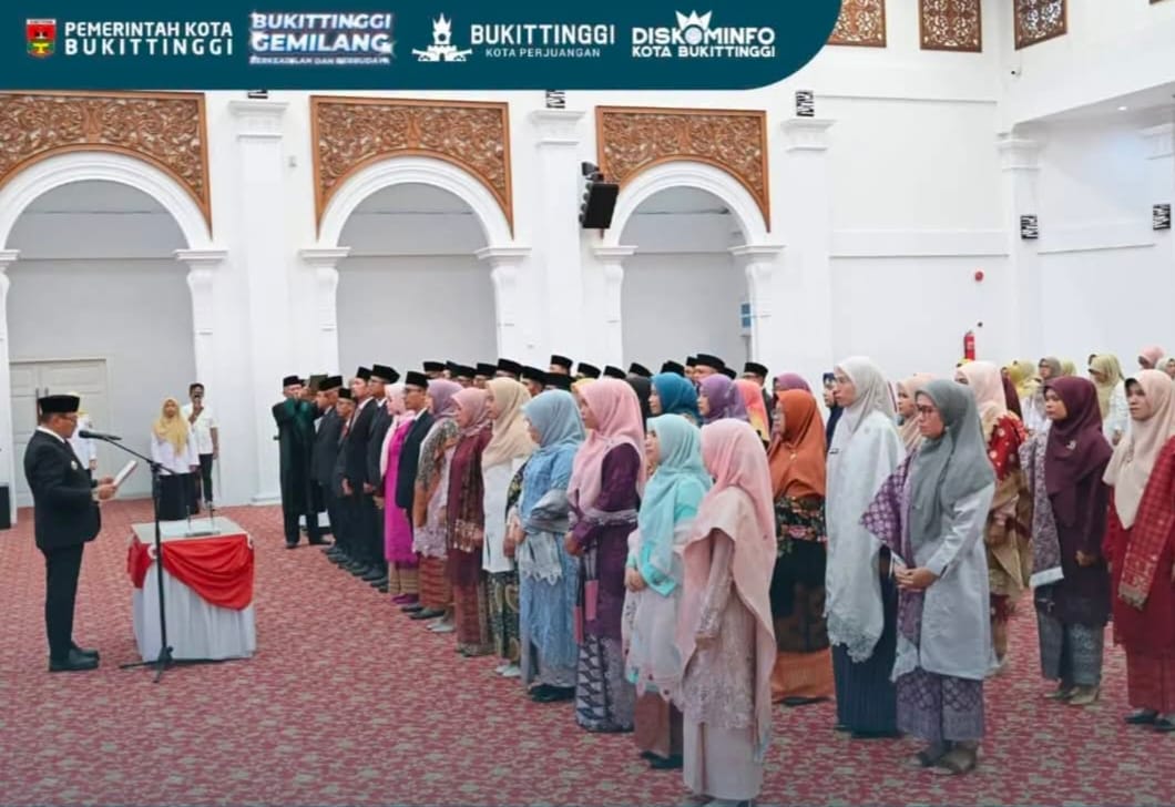 Wako Ramlan Lantik 30 Pejabat Administrator dan Pengawas serta 23 Kepala Sekolah