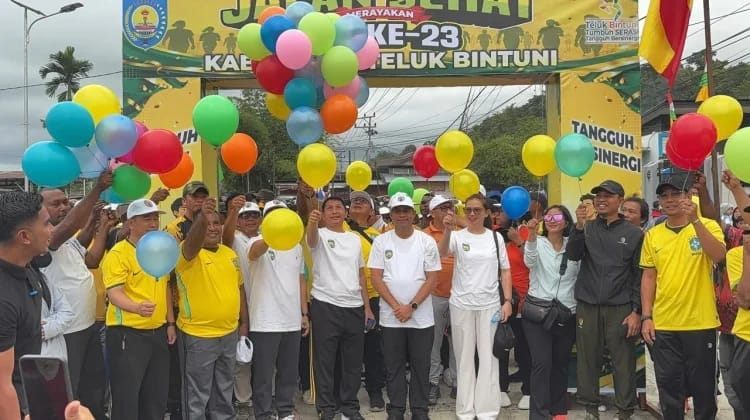 Jalan Santai HUT Kabupaten Bintuni Bernuansa Piala Dunia