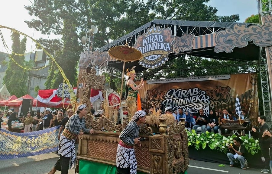 Kirab Bhineka Gandekan Meriah, Ribuan Warga Saksikan Parade Budaya dan UMKM