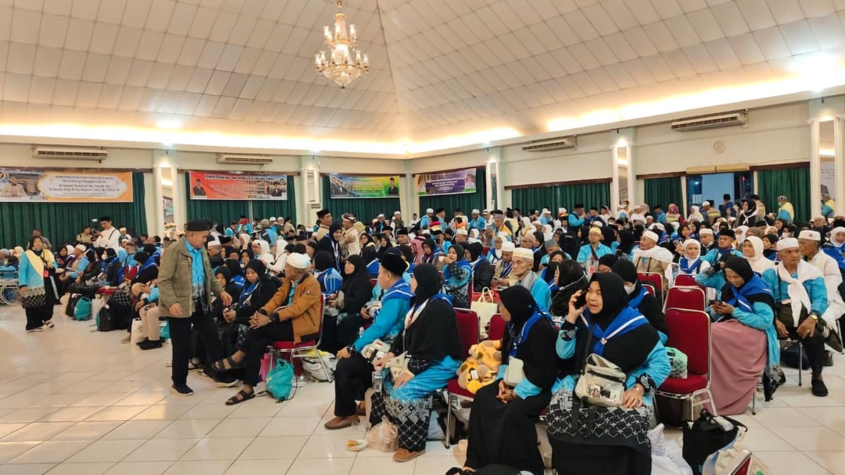 Tangis Haru Sambut Jemaah Haji Kepri, Pemulangan 10.978 Jamaah Berlangsung hingga Akhir Juni