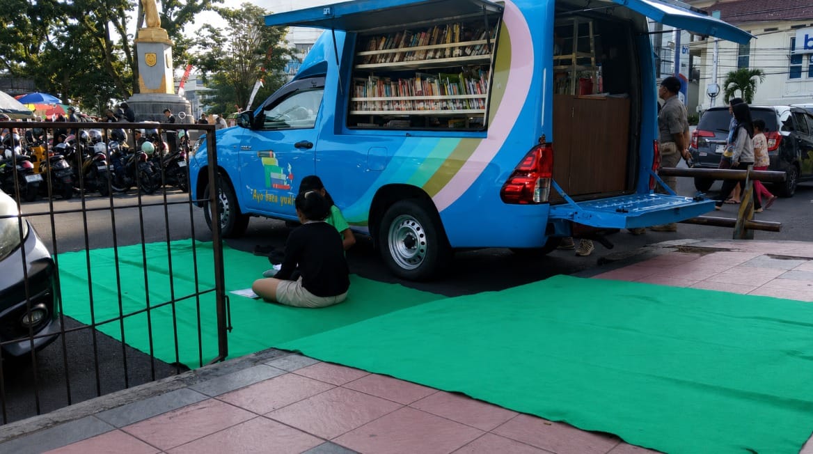 Genjot Indeks Literasi, Dispusip Jember Hadirkan Perpustakaan Keliling di Hari Libur