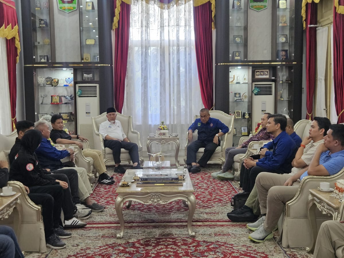 Gubernur Mahyeldi Sambut Tiga Karateka asal Sumbar yang memperkuat Tim Nasional