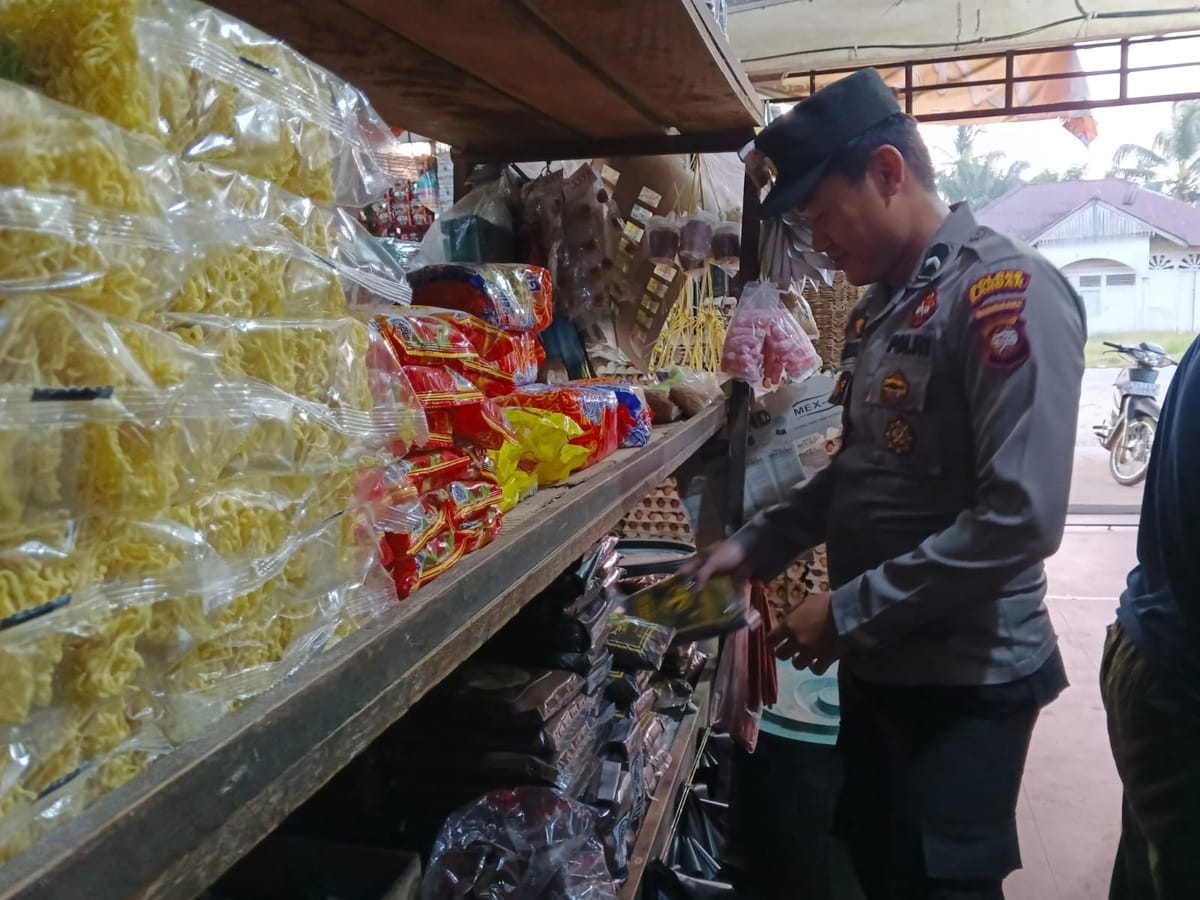 Polisi Turun ke Pasar Jaga Harga Tetap Bersahabat di Kalbar