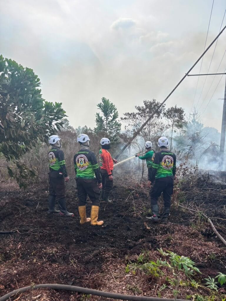 Tim SAR Polda Kalbar Sasar Padamkan Bara Api yang Masih Membara