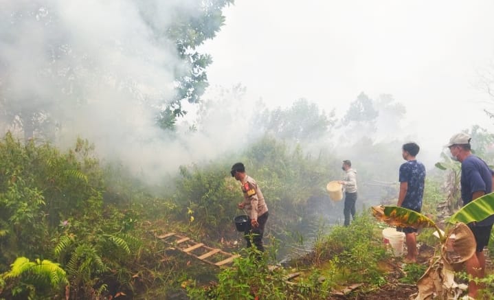 Karhutla Nyaris Lahap Permukiman di Kubu Raya, Warga Dievakuasi