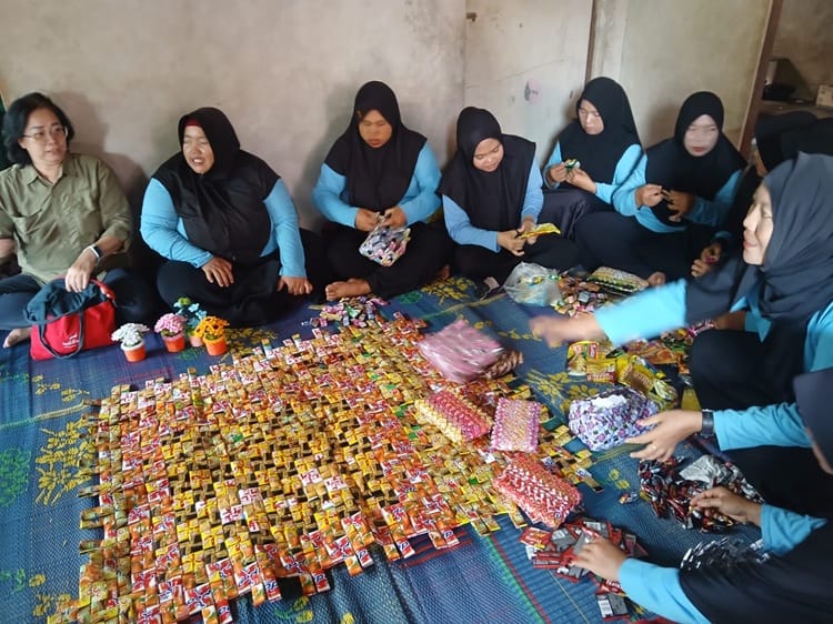 Kisah Ibu-Ibu Desa Medan Mas Menyulap Limbah Jadi Harapan
