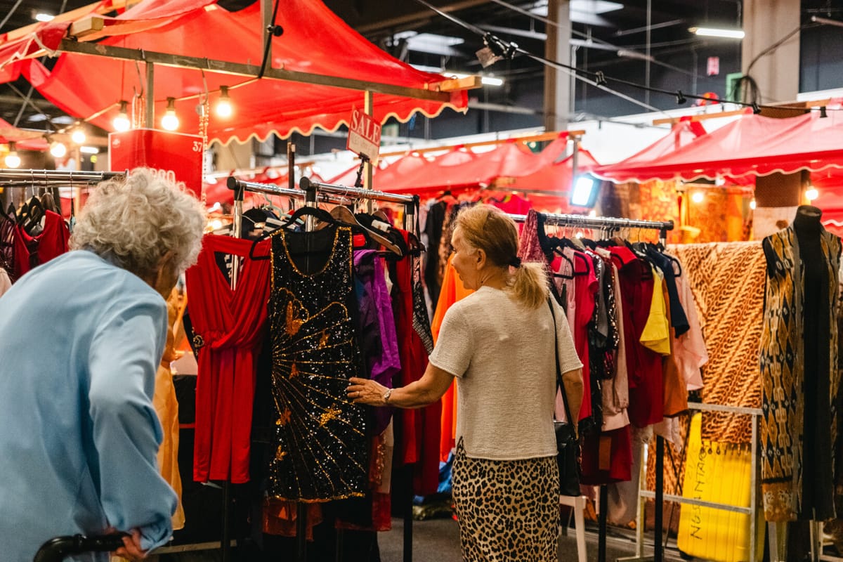 Pasar Raya Nusantara Hipnotis Warga Belanda
