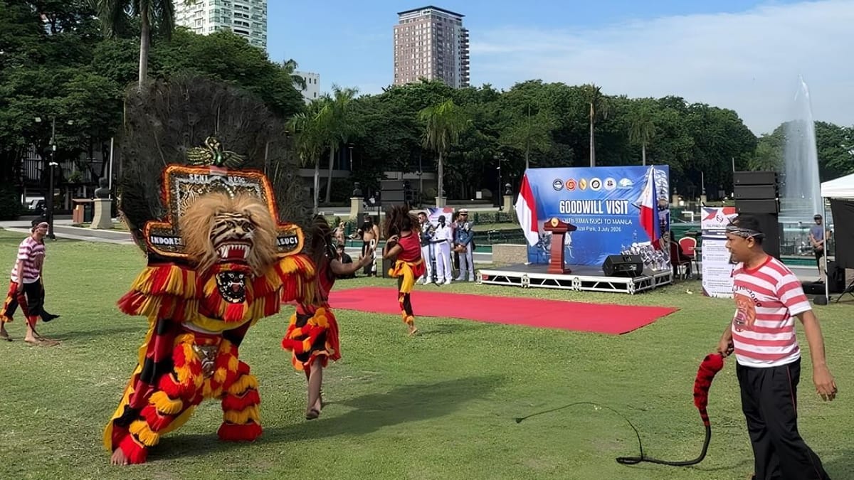 Melodi Persahabatan di Rizal Park : Saat Reog dan Gemufamire Memikat Hati Warga Manila
