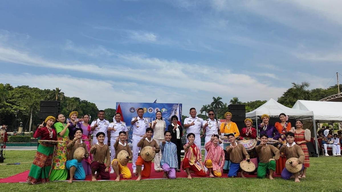 Melodi Persahabatan di Rizal Park : Saat Reog dan Gemufamire Memikat Hati Warga Manila