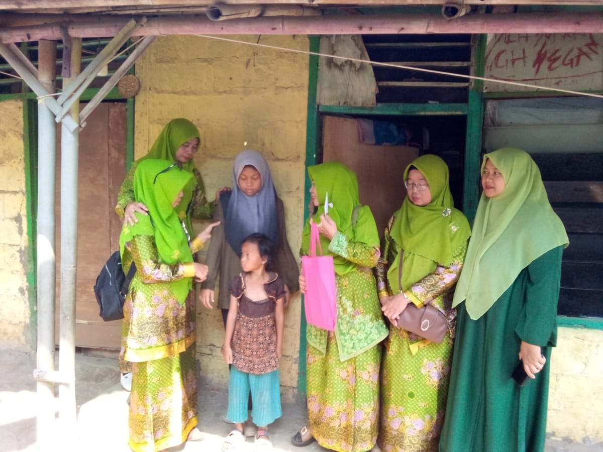 Senyum Fico dan Sepatu Baru : Kisah Santunan Door-to-Door Muslimat NU di Bekasi