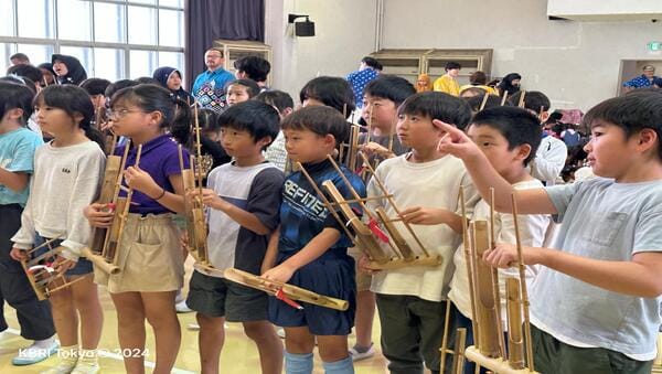 Harmoni Angklung di Sekolah Gifu : Menyatukan Hati Anak-Anak Jepang