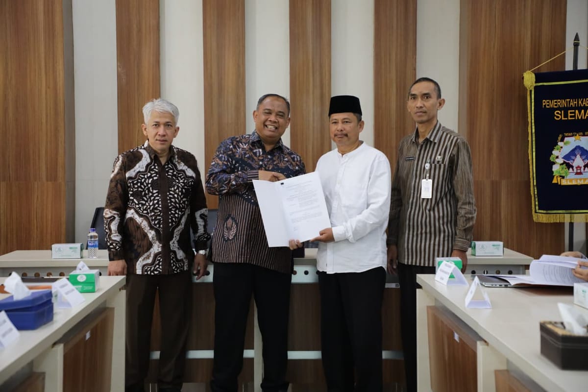 Dukung Peran Aktif Organisasi Kemasyarakatan, Bupati Harda Serahkan Naskah Perjanjian Hibah Daerah