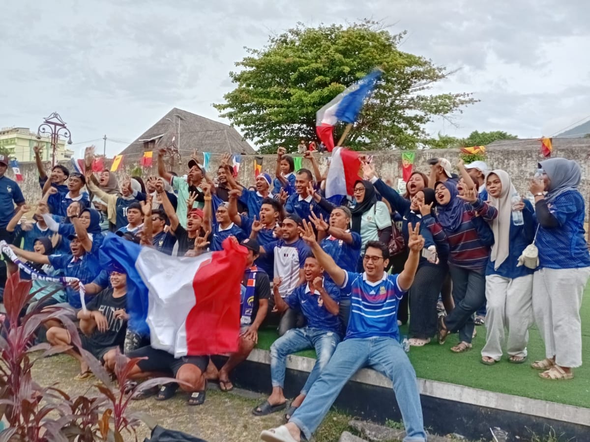 Fajar, Sorak, dan Mimpi Perancis di Kampung Piala Dunia Ternate