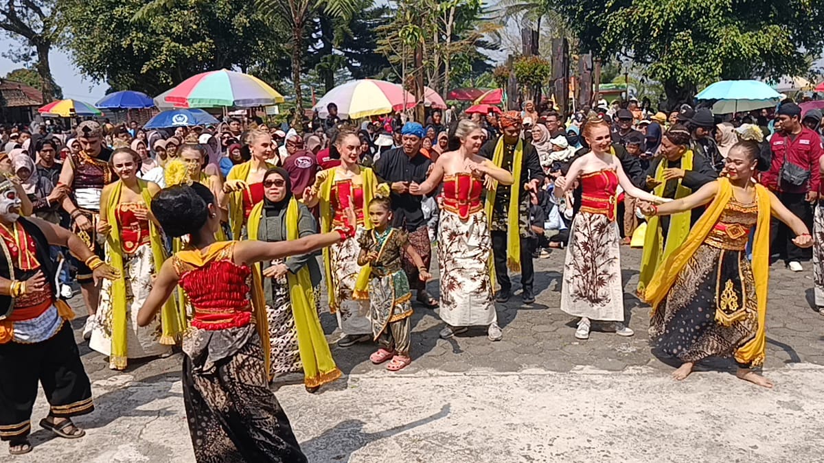 Saat Lengger Menyatukan Baturaden dan Belgia