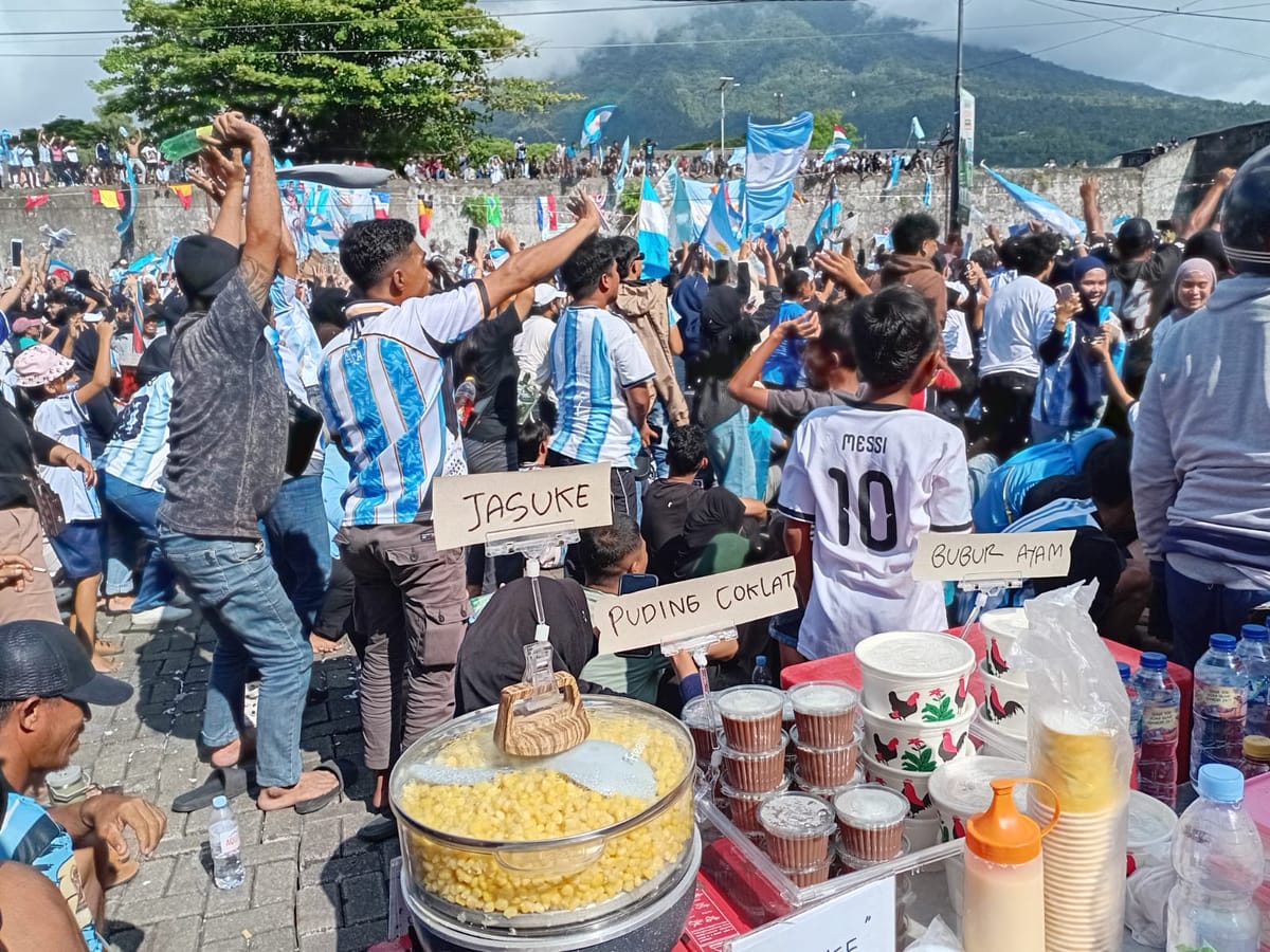 Menanti Dua Laga Panas, Demam Piala Dunia Menyatukan Malam di Ternate