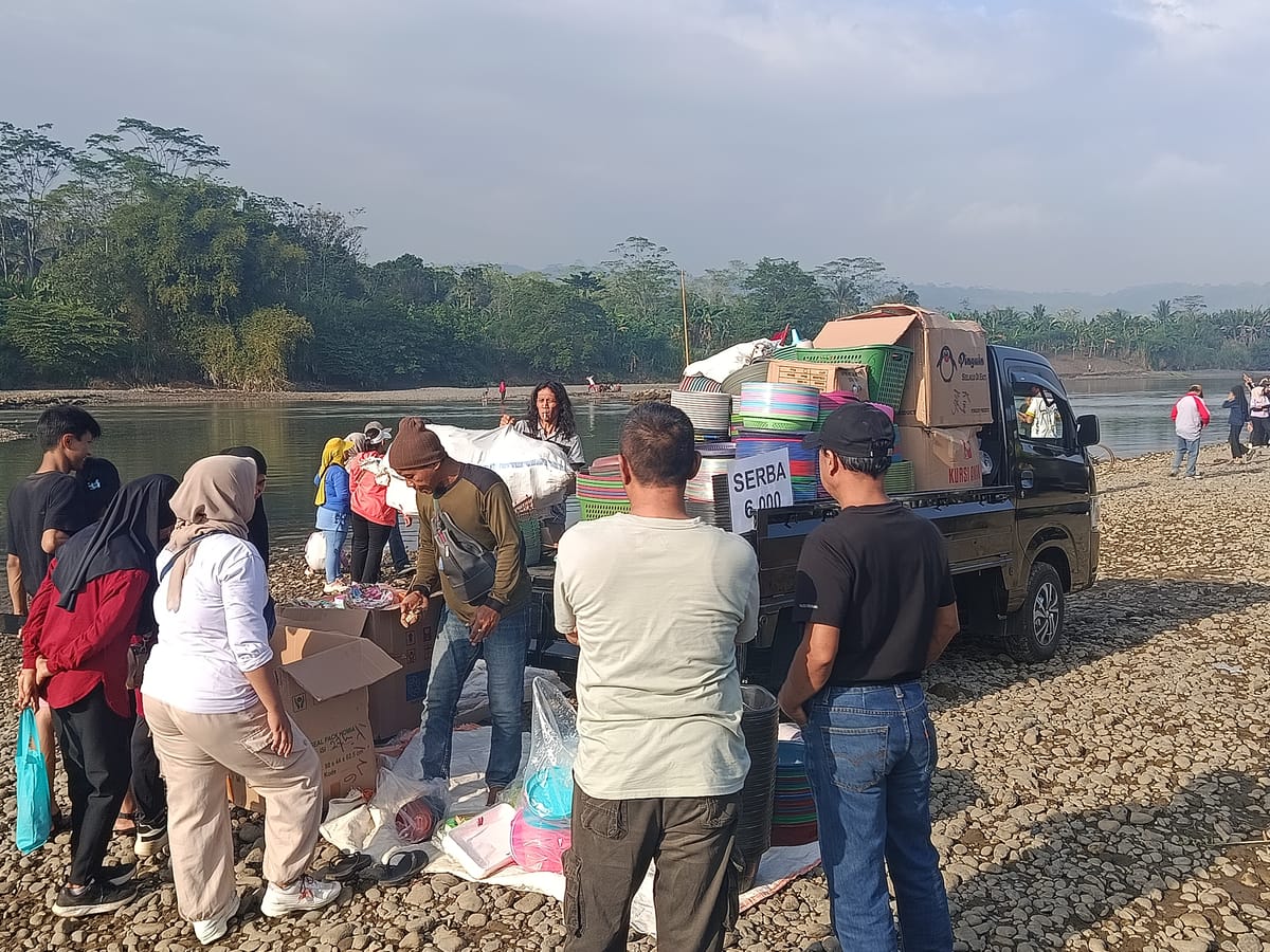 Ketika Serayu Surut, Sungai Berubah Menjadi Ruang Wisata dan Ladang Rezeki