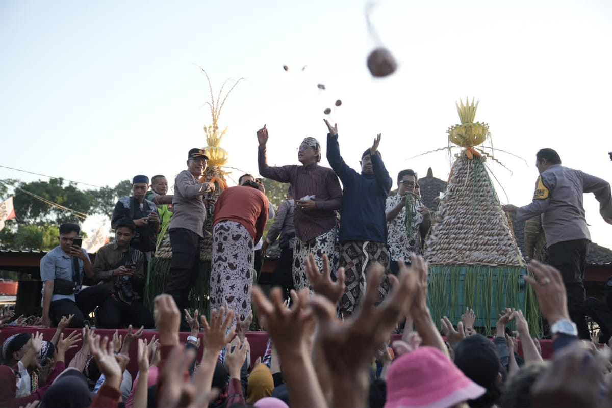 Saat 1,5 Ton Apem Menjadi Simbol Maaf dan Persaudaraan di Saparan Ki Ageng Wonolelo