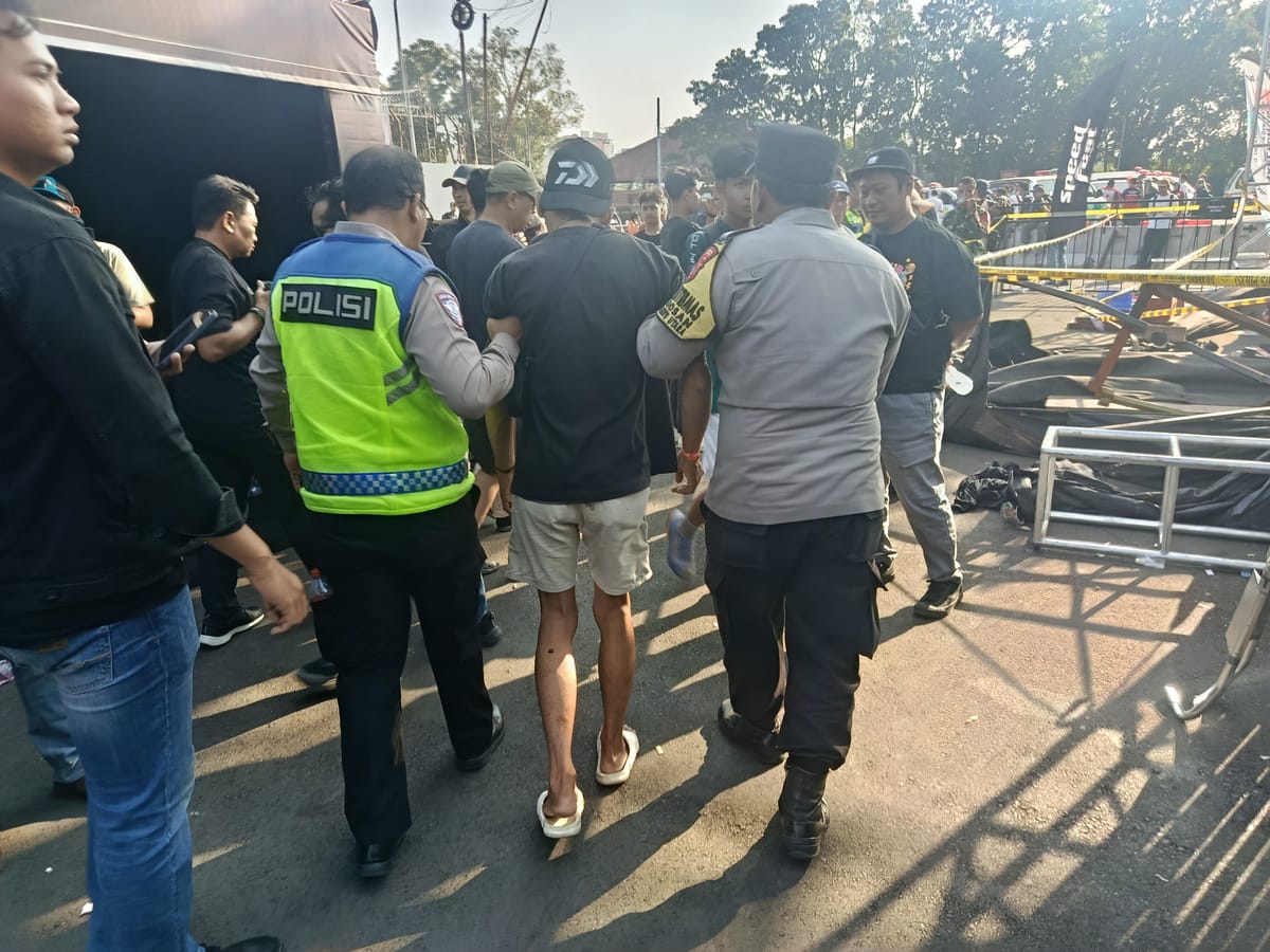 Panggung Kehormatan Ajang Balap Motor di GOR Satria Purwokerto Ambruk, Puluhan Penonton Terluka