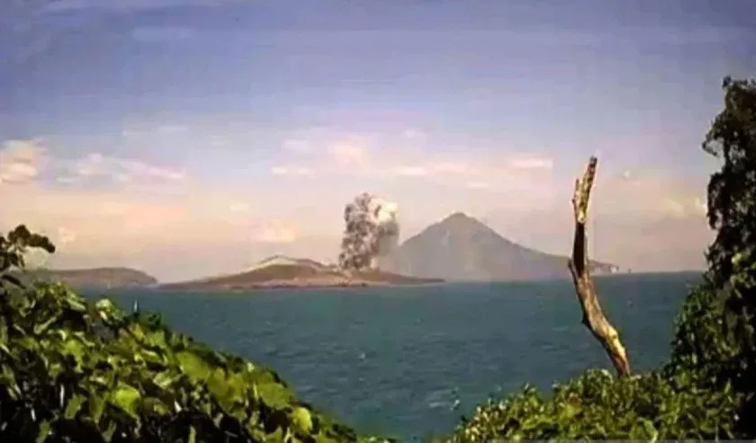 Status Aktivitas Gunung Anak Krakatau Menjadi Level Siaga, Tingkatkan Waspa Demi Keselamatan Pelayaran