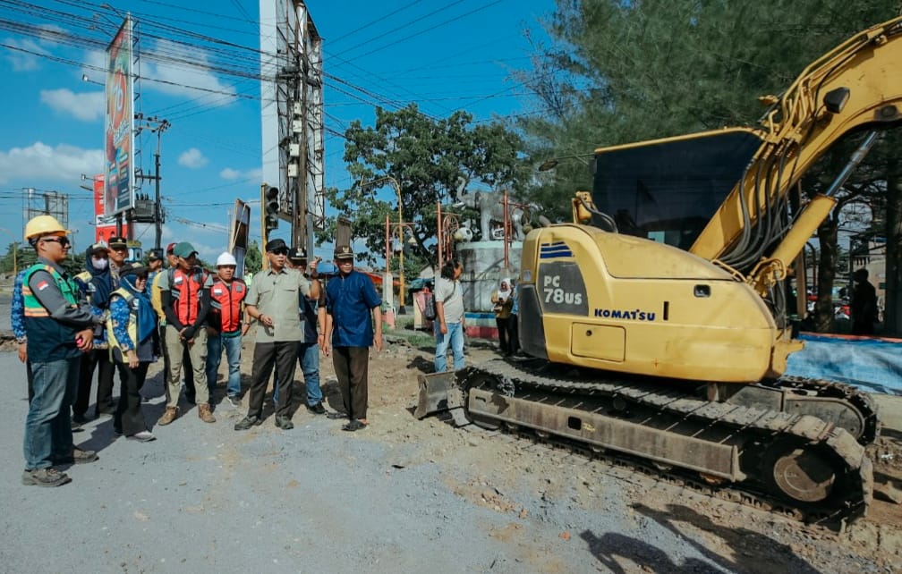 Pastikan  Berjalan Sesuai Target, Gubernur Mirza Tinjau Perbaikan Jalan Ruas Gunung Sugih - Kota Gajah