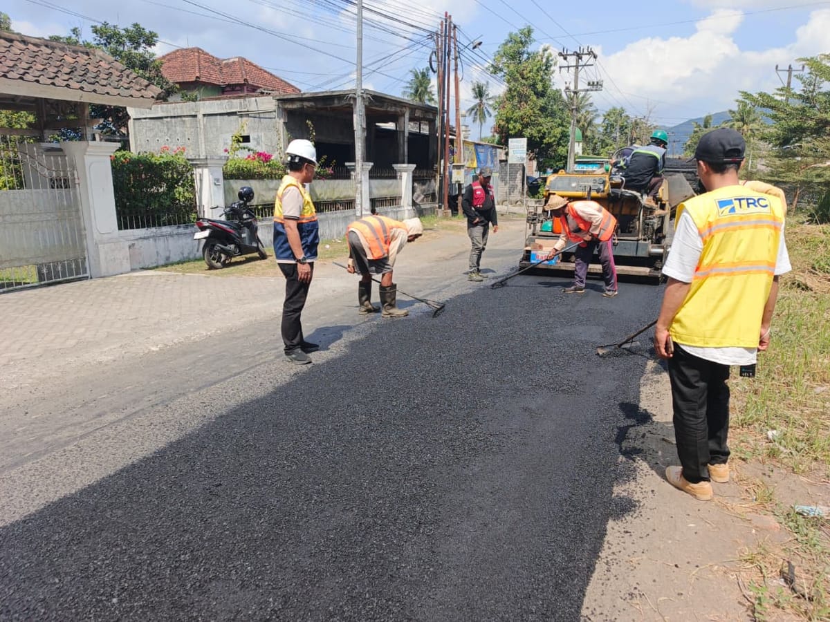 TRC Infrastruktur NTB  Bergerak Cepat  Perbaiki Jalan Kuripan–Kediri