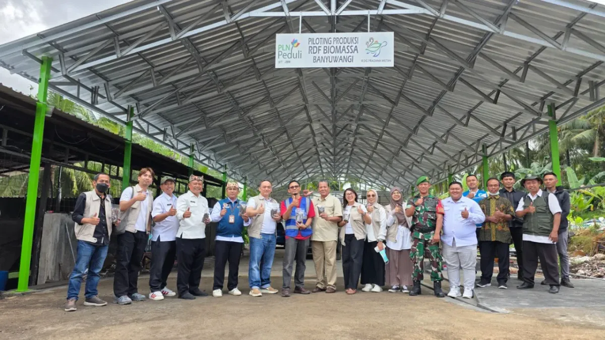 PLN UIT JBM Serahkan Bantuan TJSL, Dukung Pengelolaan Sampah Berkelanjutan di Banyuwangi